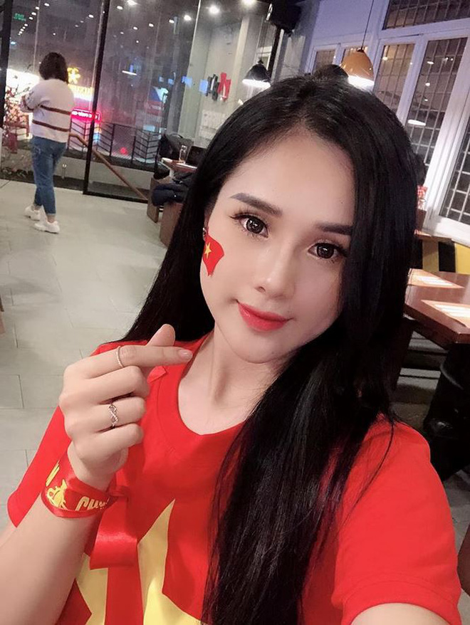 Gia nhập hội bạn gái cầu thủ, Ngọc Nữ vẫn phủ nhận yêu Phan Văn Đức-3