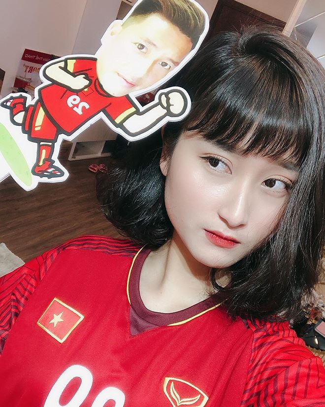 Gia nhập hội bạn gái cầu thủ, Ngọc Nữ vẫn phủ nhận yêu Phan Văn Đức-5