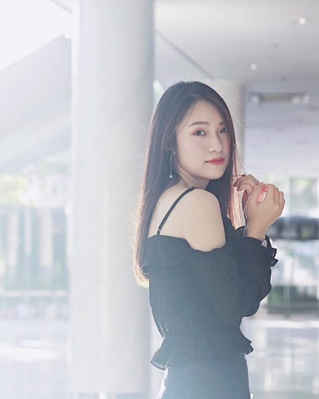 MC nói 7 thứ tiếng của VTV khoe ảnh quyến rũ-1