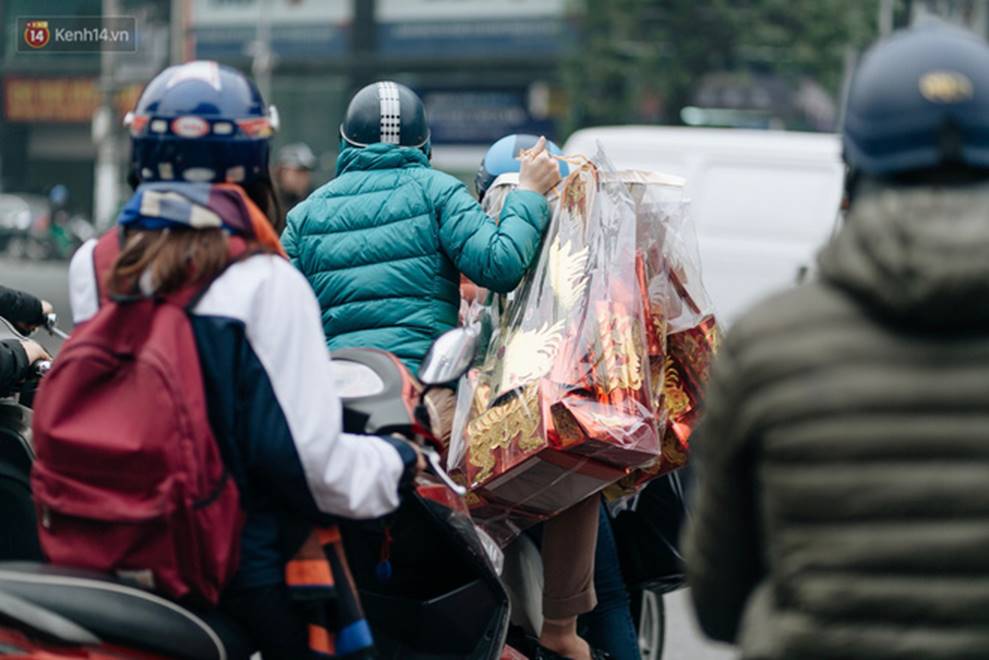 Chùm ảnh: Từ 3h chiều, đường phố Hà Nội ùn tắc không lối thoát ngày giáp Tết-12