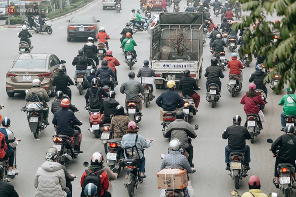 Chùm ảnh: Từ 3h chiều, đường phố Hà Nội ùn tắc không lối thoát ngày giáp Tết-7
