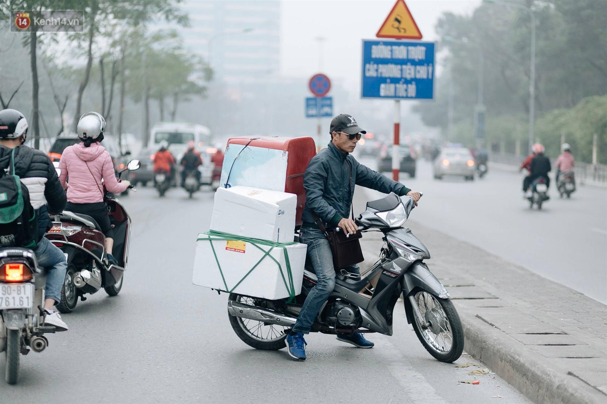 Chùm ảnh: Từ 3h chiều, đường phố Hà Nội ùn tắc không lối thoát ngày giáp Tết-9