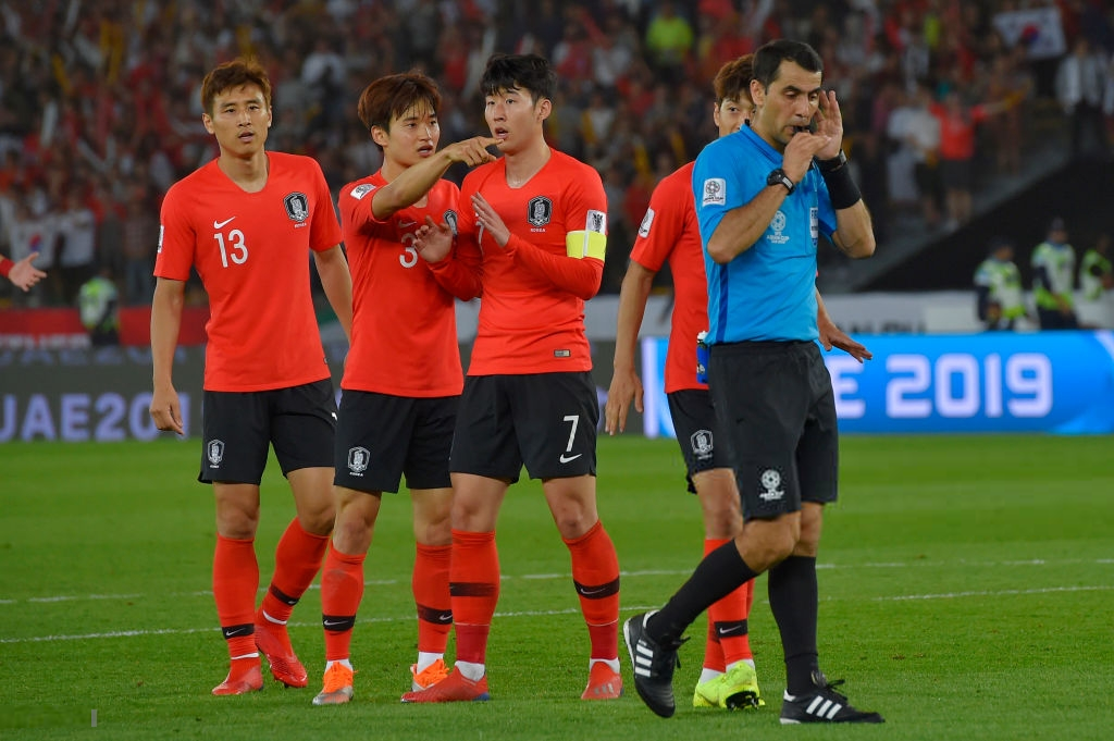 Tuyển thủ Hàn Quốc buồn bã, CĐV suy sụp sau thất bại ở tứ kết Asian Cup 2019-10