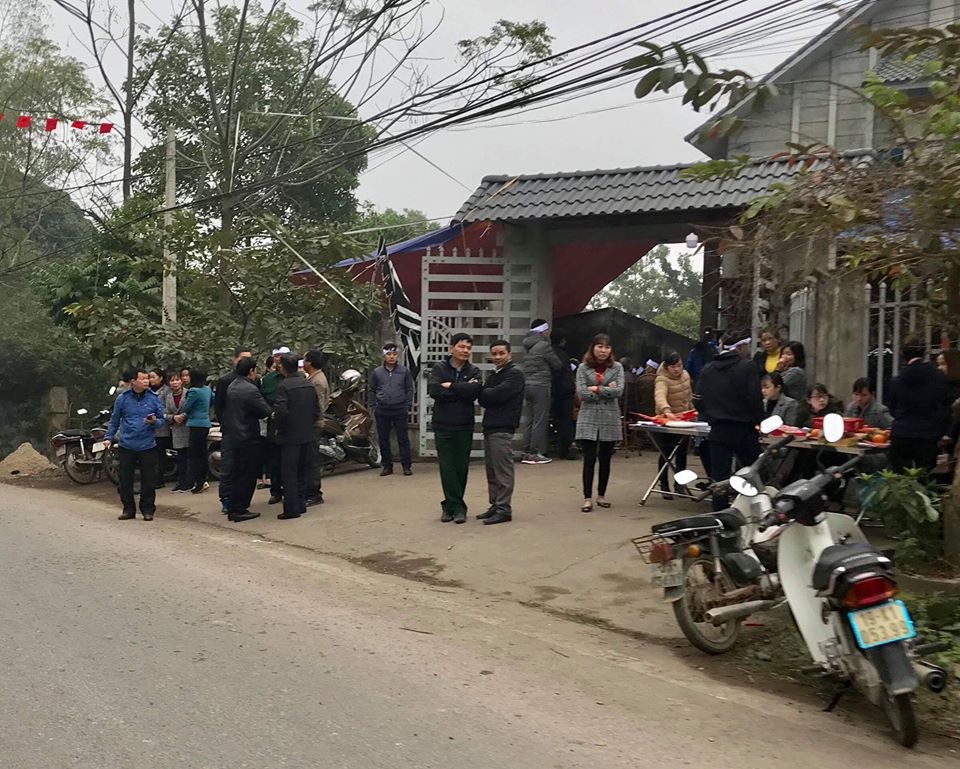 Vụ hai mẹ con hiệu phó tử vong bất thường ở Phú Thọ: Xác định được nghi phạm qua chiếc áo khoác đẫm máu ở hiện trường-1