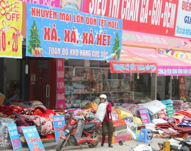 Áo ấm chân dài, bán cả nhà cả cửa và những biển xả hàng cuối năm khiến thượng đế bật cười-7