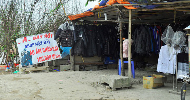 Áo ấm chân dài, bán cả nhà cả cửa và những biển xả hàng cuối năm khiến thượng đế bật cười-1