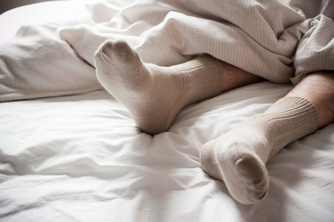 Bạn có biết rằng vào mùa đông, xỏ tất đi ngủ lại đem đến cho bạn nhiều lợi ích không ngờ thế này!-5