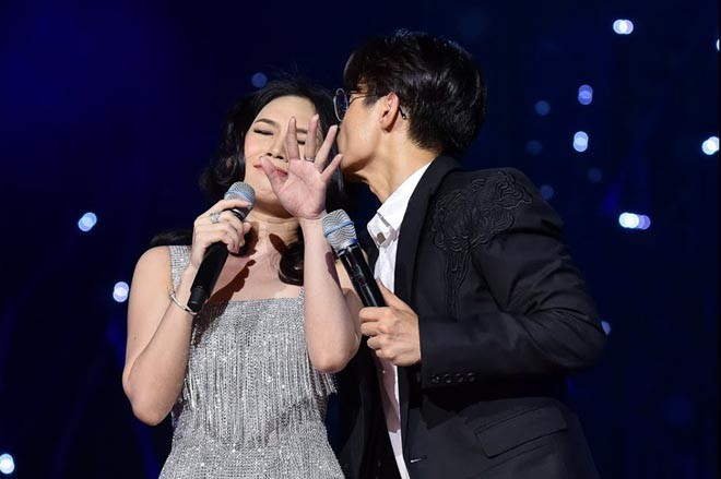 Phản ứng của Mỹ Tâm khi bị cưỡng hôn-10