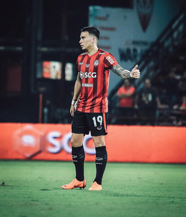 Cầu thủ Việt kiều từ chối về Việt Nam, chọn chơi cho ĐTQG Thái Lan bị lên án chối bỏ quê hương và cái kết...-2