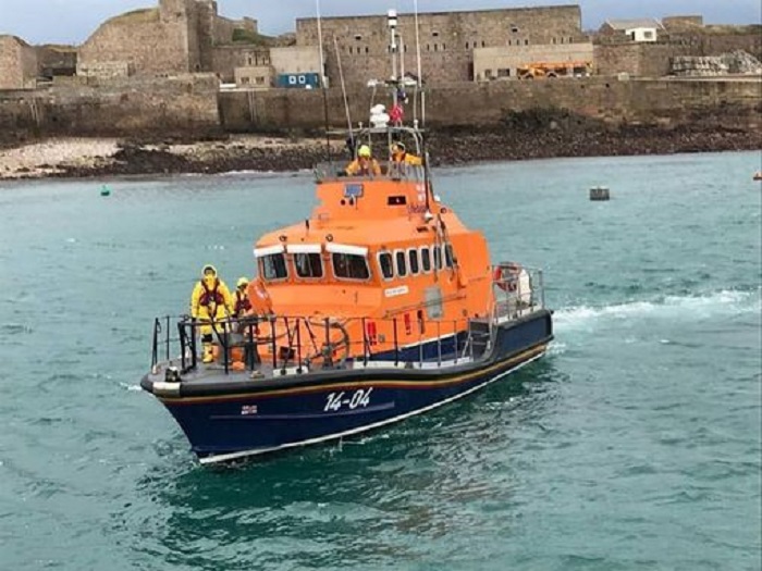 Máy bay chở ngôi sao ngoại hạng Anh mất tích trên biển: 35.000 người kêu gọi tiếp tục tìm kiếm-2