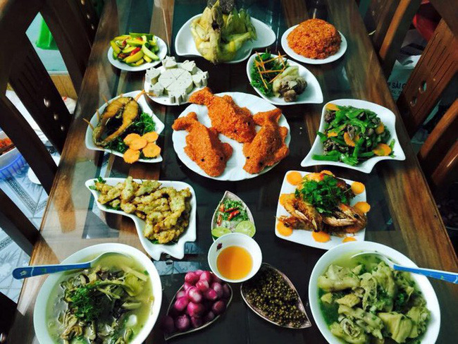 Cuối tuần, nhiều chị em tranh thủ cúng Táo quân sớm, khoe nhau mâm cỗ thịnh soạn hết nấc-9