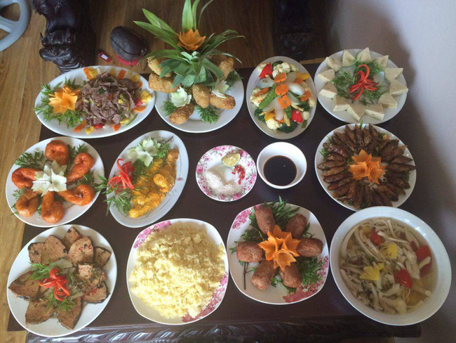 Cuối tuần, nhiều chị em tranh thủ cúng Táo quân sớm, khoe nhau mâm cỗ thịnh soạn hết nấc-16