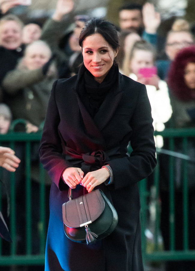 Giữa lùm xùm mang thai giả, Meghan Markle cao tay” đáp trả khi chứng minh tình cảm với mẹ chồng bằng 1 chiếc túi?-3