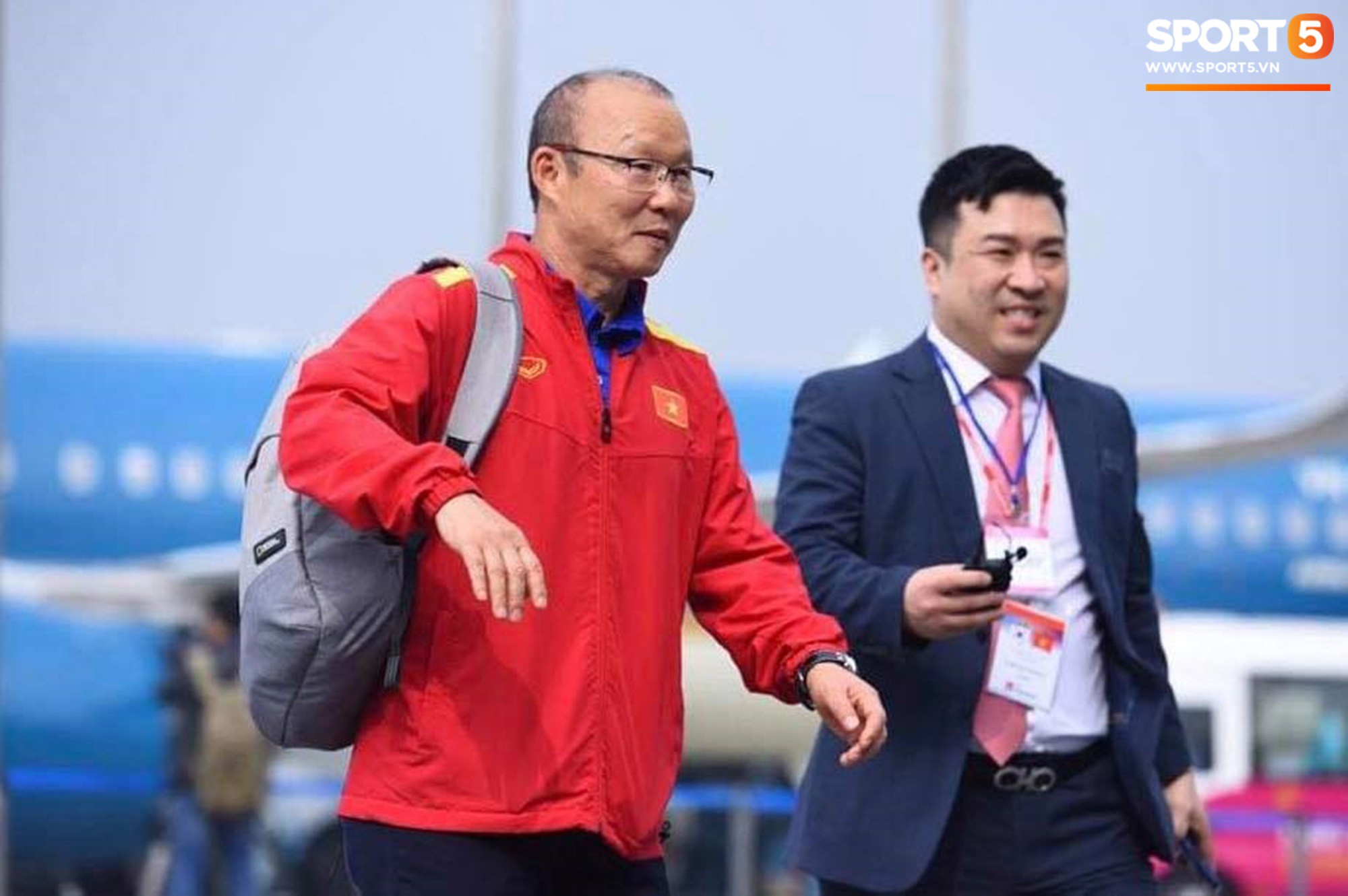 Dàn trai đẹp đội tuyển Việt Nam trở về trong vòng tay của người hâm mộ và gia đình-3