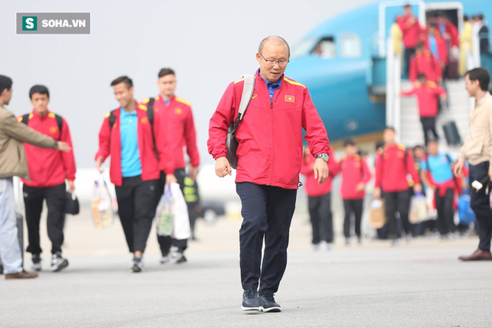 Tuyển Việt Nam rạng rỡ trở về trong vòng tay của NHM-2