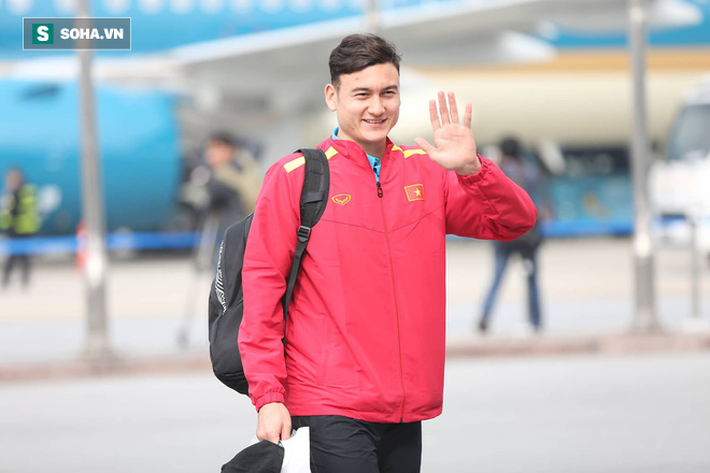 Tuyển Việt Nam rạng rỡ trở về trong vòng tay của NHM-5