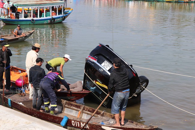 Vụ chồng lái ô tô chở vợ con lao xuống sông: Anh Giang rất vui vẻ, hiền lành”-6