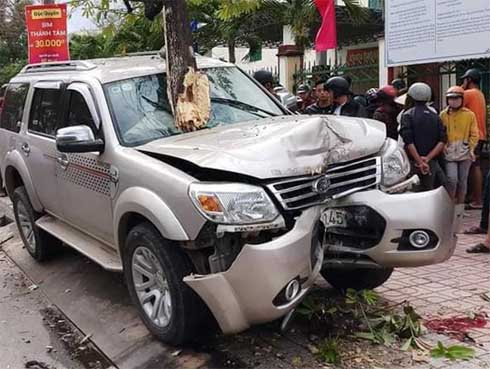 Vụ ô tô điên lao lên vỉa hè tông 2 mẹ con đang đứng chờ xe buýt: Bắt tạm giam tài xế-3
