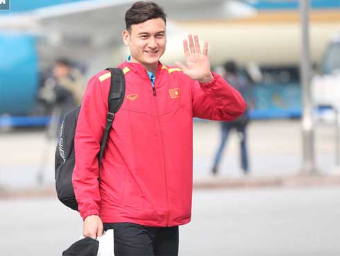 Thủ môn Đặng Văn Lâm bịn rịn ôm chặt Hồng Duy không rời khi chia tay đồng đội về quê ăn Tết-2