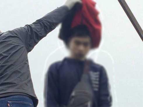 Vụ nam thanh niên treo cổ trên cột điện cao thế: Tìm thấy lá thư tuyệt mệnh bằng tiếng Anh xin lỗi gia đình-2