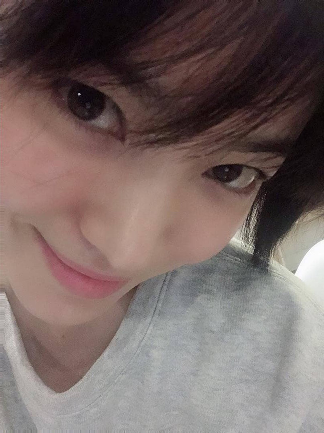 Song Hye Kyo gây choáng với ảnh selfie siêu cận mặt: 38 tuổi mà da bóng mịn không chút nếp nhăn-4