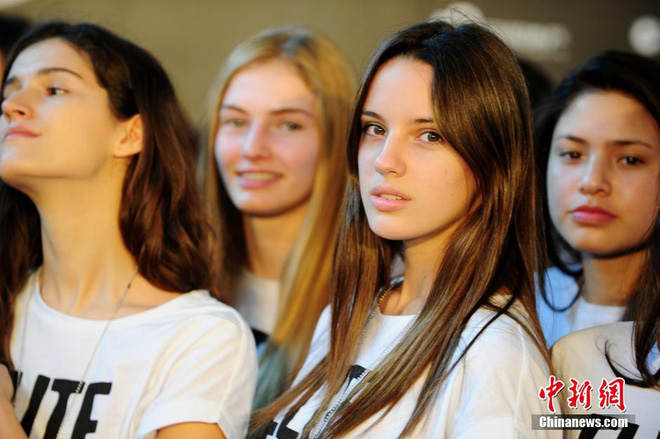 Chuyện mẫu Tây hành nghề chui ở Trung Quốc: Dễ kiếm tiền nhưng phải chấp nhận cởi-1