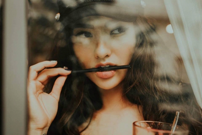 Hồng Quế gợi cảm mê người trong loạt ảnh mới sau khi dao kéo mũi không lâu-1