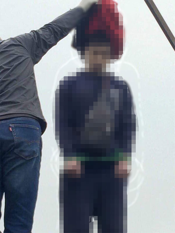 Vụ nam thanh niên treo cổ trên cột điện cao thế: Tìm thấy lá thư tuyệt mệnh bằng tiếng Anh xin lỗi gia đình-1