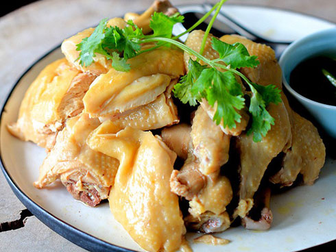 Tai nạn làm gà thắp hương: Chuẩn bị cúng giao thừa, đừng chị em nào luộc gà tạo dáng vẹo cổ như này nhé!-3