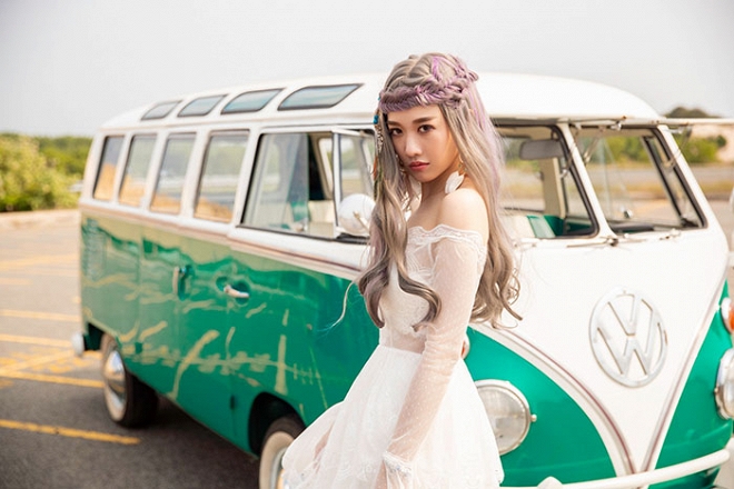 Hari Won hoá cô gái di gan, đầy mộng mị với tạo hình mới lạ-3