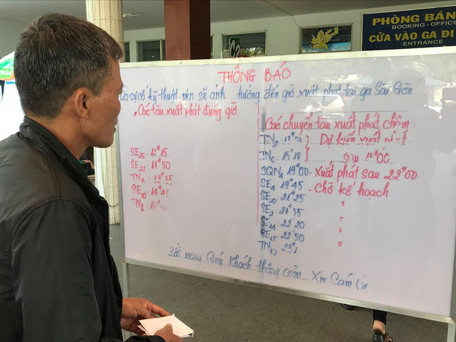 Hàng trăm khách ngủ vật vờ tại ga Sài Gòn vì tàu trật bánh ở Bình Thuận-10