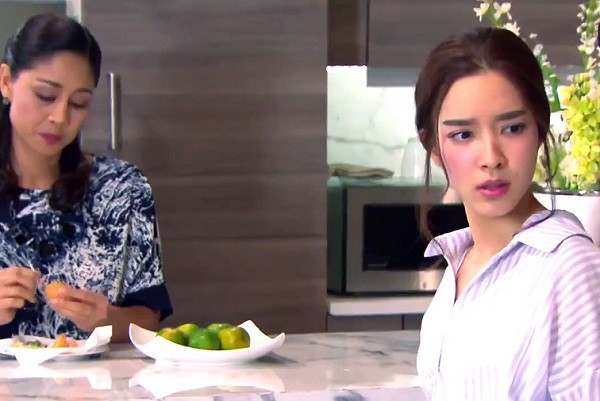 Con dâu tức nghẹn khi vô tình nghe được mẹ chồng dạy con trai về cung cách biếu Tết nhà ngoại-1