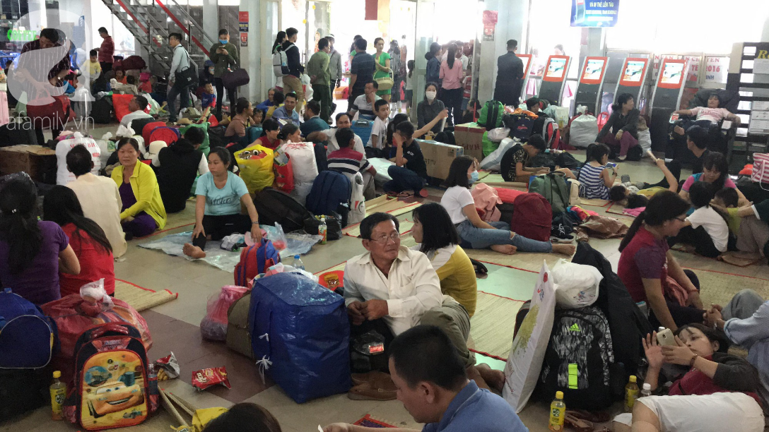 Nỗi ám ảnh kẹt xe từ sáng đến tối, hành khách vật vờ tại ga Sài Gòn chờ tàu về quê ăn Tết-1