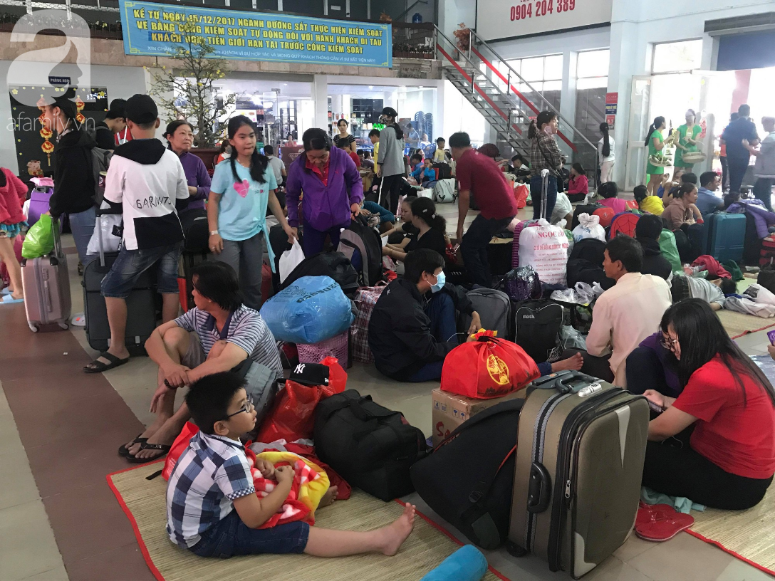 Nỗi ám ảnh kẹt xe từ sáng đến tối, hành khách vật vờ tại ga Sài Gòn chờ tàu về quê ăn Tết-3