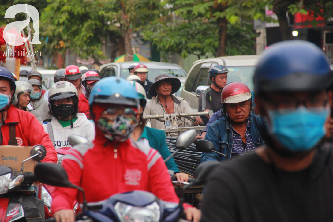 Nỗi ám ảnh kẹt xe từ sáng đến tối, hành khách vật vờ tại ga Sài Gòn chờ tàu về quê ăn Tết-6