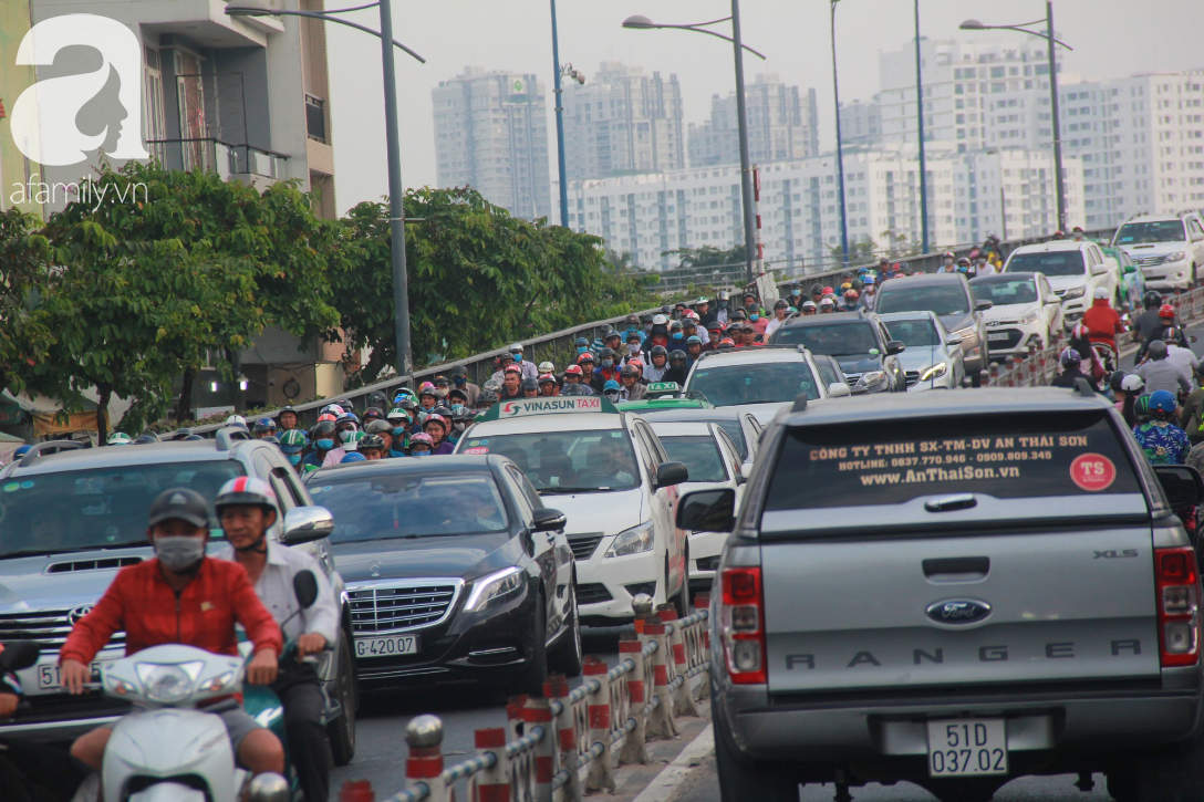 Nỗi ám ảnh kẹt xe từ sáng đến tối, hành khách vật vờ tại ga Sài Gòn chờ tàu về quê ăn Tết-7