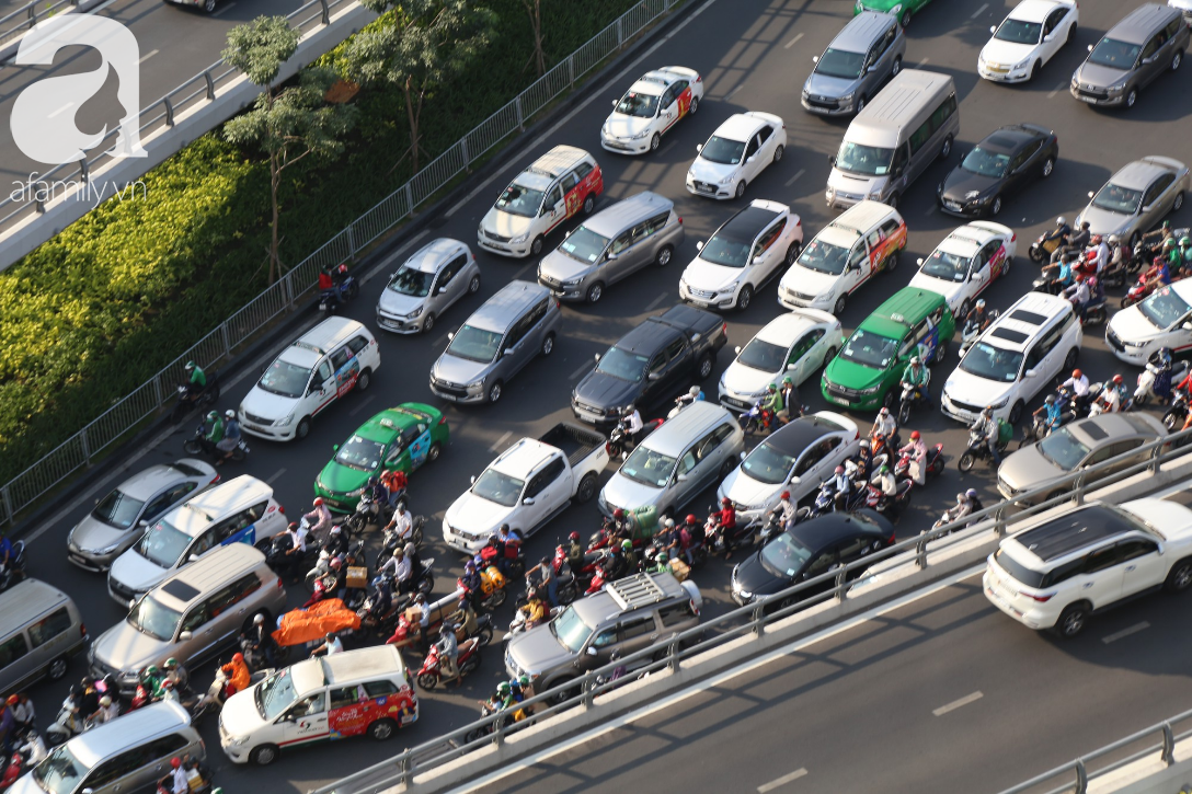 Nỗi ám ảnh kẹt xe từ sáng đến tối, hành khách vật vờ tại ga Sài Gòn chờ tàu về quê ăn Tết-11