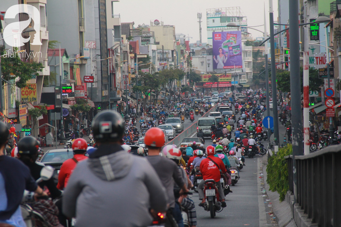 Nỗi ám ảnh kẹt xe từ sáng đến tối, hành khách vật vờ tại ga Sài Gòn chờ tàu về quê ăn Tết-12