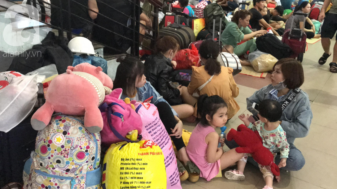 Nỗi ám ảnh kẹt xe từ sáng đến tối, hành khách vật vờ tại ga Sài Gòn chờ tàu về quê ăn Tết-18