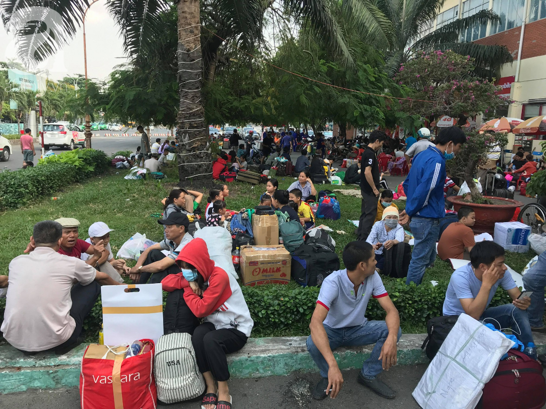 Nỗi ám ảnh kẹt xe từ sáng đến tối, hành khách vật vờ tại ga Sài Gòn chờ tàu về quê ăn Tết-19