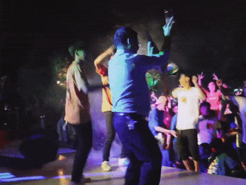 Thầy hiệu trưởng gây sốt MXH vì màn