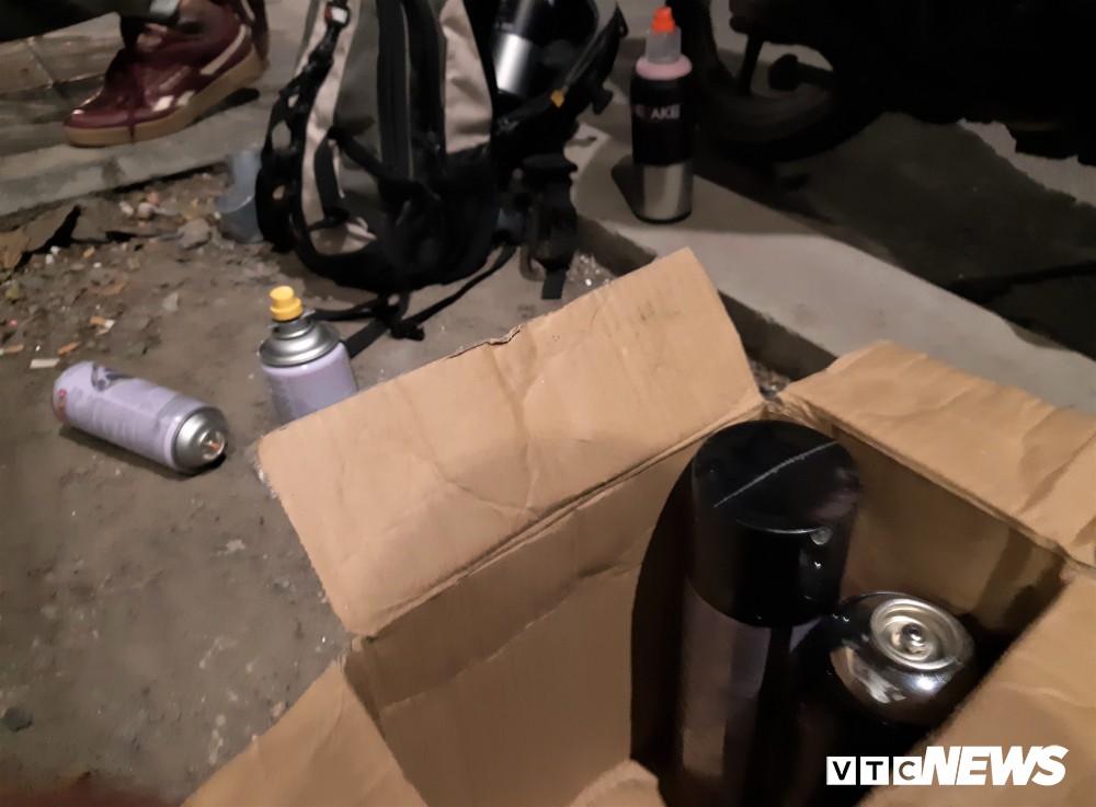 Lộ hình ảnh những kẻ bôi bẩn lên con đường hơn 300 tỷ đồng ở Hà Nội-9