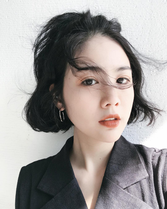 Dù tóc ngắn thì vẫn có 4 kiểu uốn xoăn đẹp quên sầu mà không già chút nào để chị em điệu đà diện Tết-7