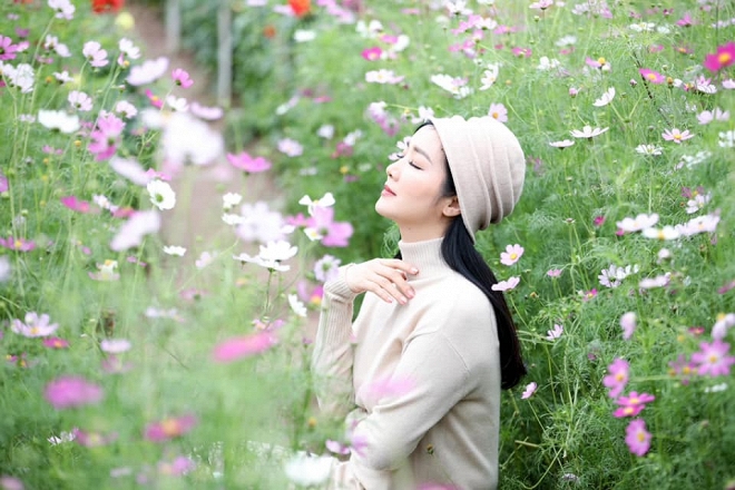 Hoa hậu Giáng My đầy mơ mộng trong khoảnh khắc khi đất trời chuyển sang xuân-3