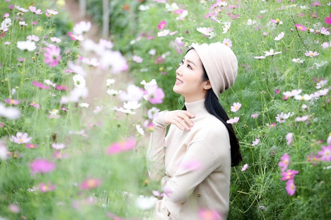 Hoa hậu Giáng My đầy mơ mộng trong khoảnh khắc khi đất trời chuyển sang xuân-4