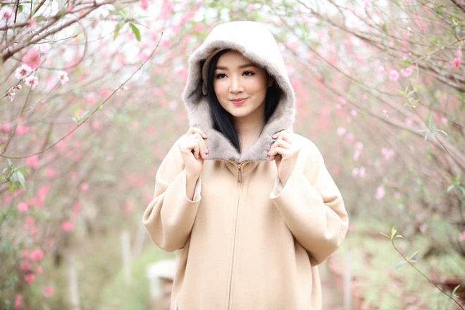 Hoa hậu Giáng My đầy mơ mộng trong khoảnh khắc khi đất trời chuyển sang xuân-8