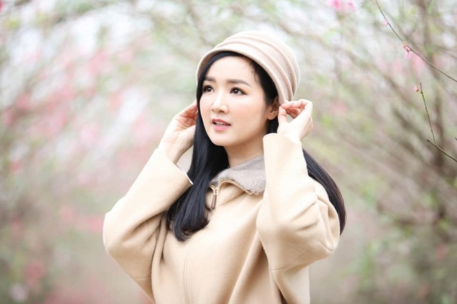 Hoa hậu Giáng My đầy mơ mộng trong khoảnh khắc khi đất trời chuyển sang xuân-9
