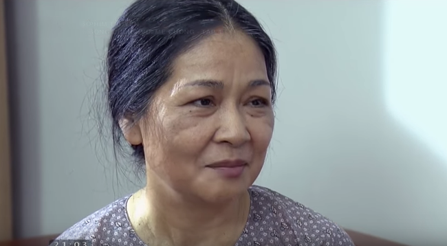 Con gái chảy nước mắt khi thấy mẹ đẻ lo lắng việc lễ Tết thông gia, còn mẹ chồng lại dửng dưng như không-1