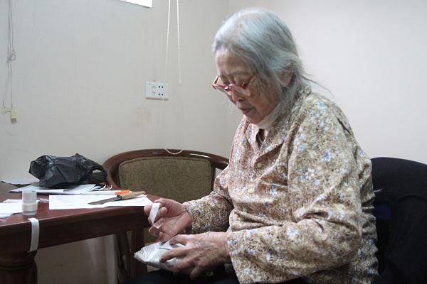 Cụ bà ly hôn ở tuổi 86 vì chồng cả đời không rửa bát: Giờ tôi được là chính mình”-1