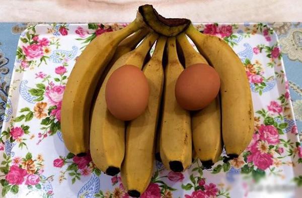 Con dâu đập 2 quả trứng vào chuối, mẹ chồng ban đầu định mắng nhưng sau khen nức nở-1